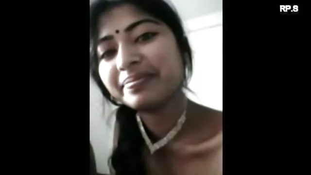லெஸ்பியன் குளத்திற்கு அருகில் ஒரு களியாட்டம் உள்ளது