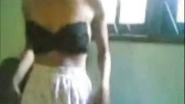 இந்த ஜோடி ஒரு சிறிய மோட்டலுக்கு வந்தது