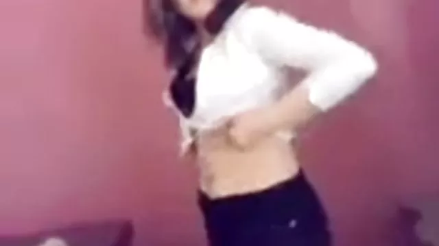 கழுதைப் பெண்ணின் வெப்பநிலையை மருத்துவர் அளந்தார்