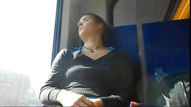 ஒரு நடன மண்டபத்தில் நிர்வாண அழகு