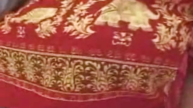 பெரிய மார்பகங்களில் ஏலியன் கிறிஸ்டினா கம்ஷாட்