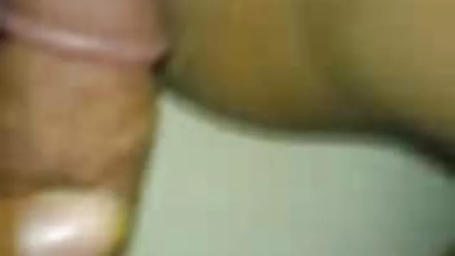 இளம் அழகிகளின் கரடுமுரடான லெஸ்பியன் விளையாட்டு