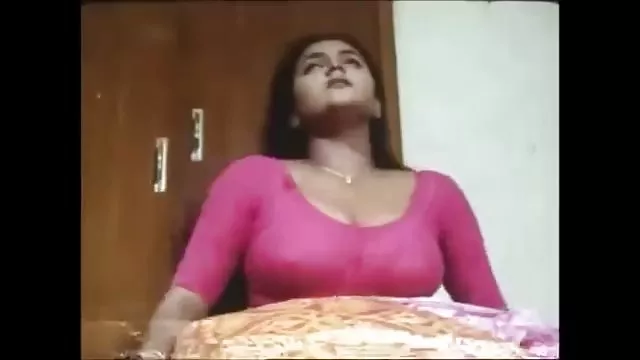 தனது மனைவிக்கு செக்ஸ் வேண்டும் என்று முடிவுசெய்து, ஒரு சக் கொடுத்து, புணர்ந்தார்