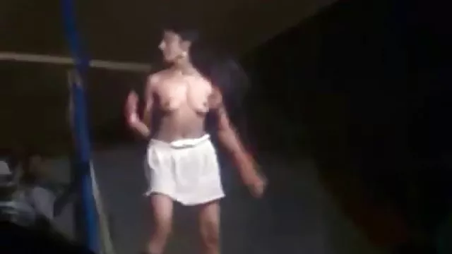 கழுதையில் முதல் முறையாக காயம் ஏற்பட்டது, ஆனால் ஈர்ப்பு நிர்வகிக்கப்பட்டது