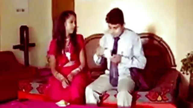 வளாகங்கள் இல்லாத வாஃப்லெரா அவள் வாயில் எடுக்கும்