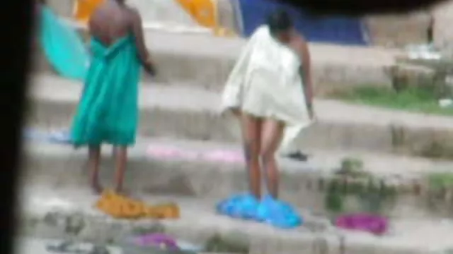 புண்டை ரொட்டியின் புண்டையில் கம்ஷாட்