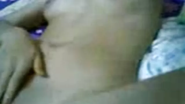 ஒரு தொப்பியில் ஸ்லட்