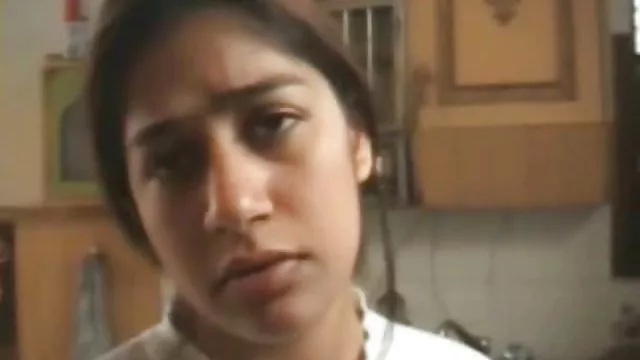 மகிழ்ச்சியான மனைவியுடன் பொன்னிற வீட்டுப்பாடம்