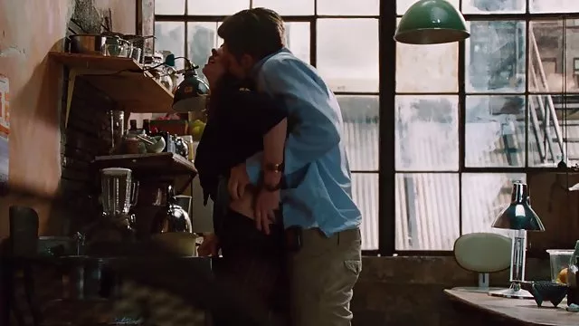 மனைவி கடினமாக ஃபக் கேட்கிறாள்