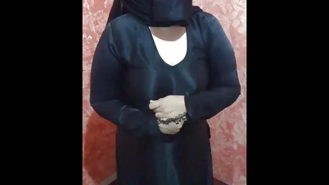 தனியா பிறகு ஆண்குறி மீது நடனம்